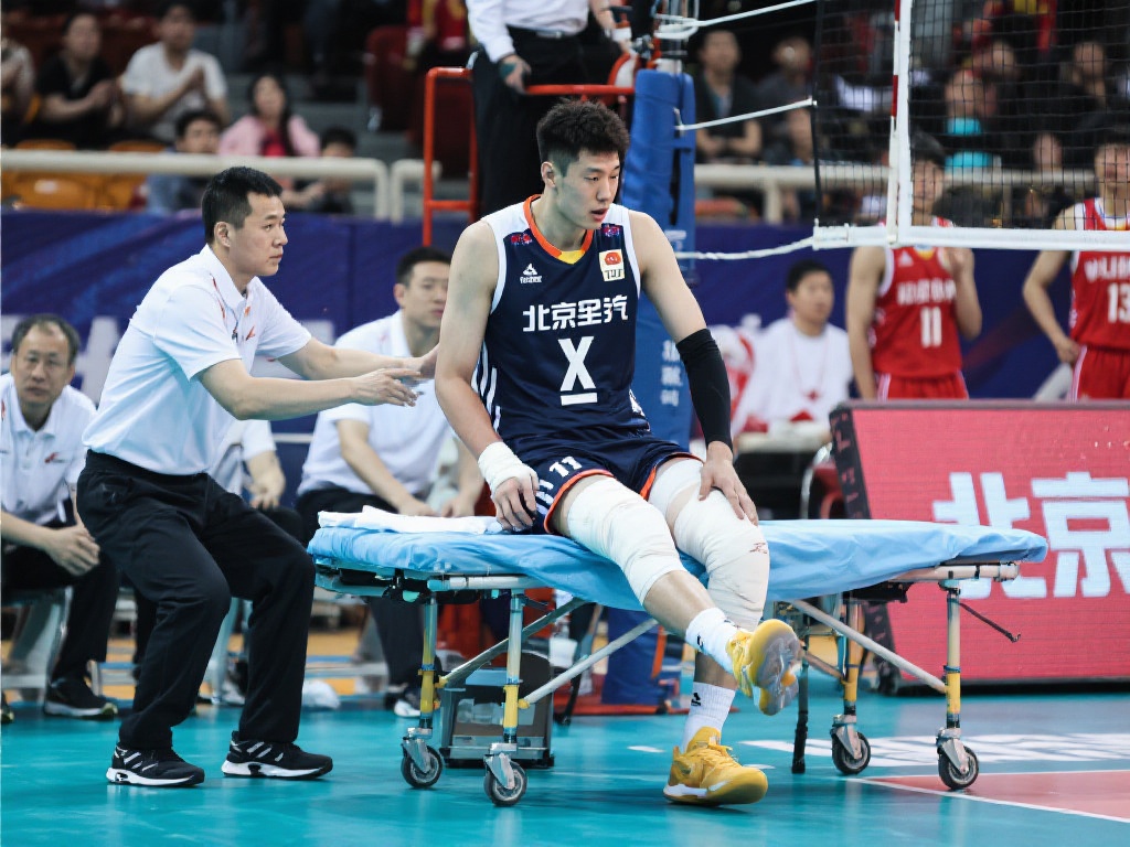 迎击伤痛风雨同舟 北京北汽凝聚兄弟情 一个典型案例来自主力队员X的康复过程。这
